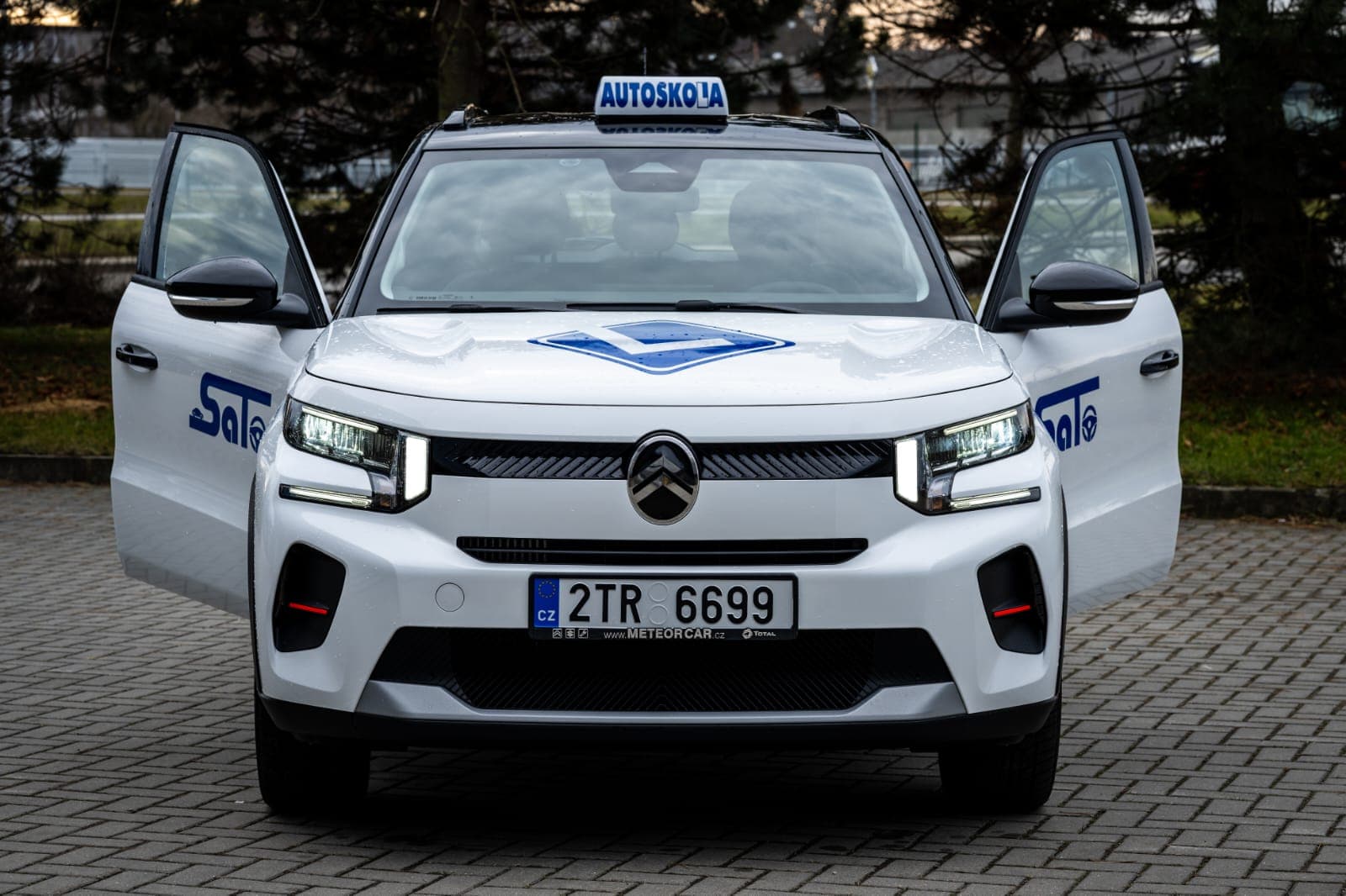 Citroen predek s potiskem a stresni znacka